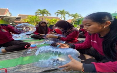 LIMBAH PLASTIK; POT BUNGA CANTIK